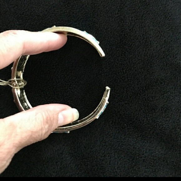 NWOT Fox Teal Blue Enamel Cuff - Picture 4 of 5